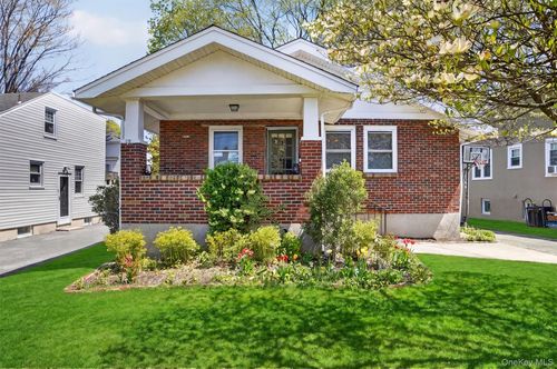 18 2nd Ave, Ossining, NY, 10562-2842 | Card Image