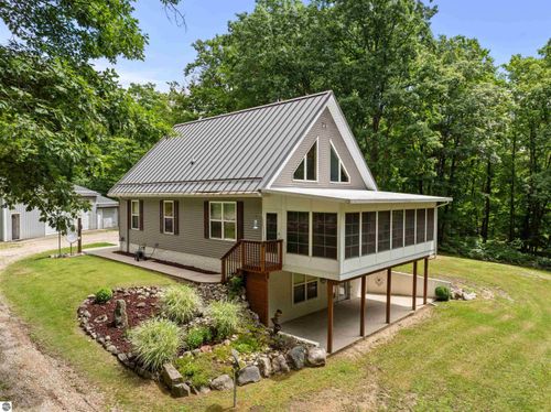 5947 175th Ave, Reed City, MI, 49677-8332 | Card Image