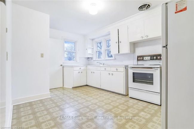 22 Ghent St, House other with 5 bedrooms, 2 bathrooms and 4 parking in Saint Catharines ON | Image 16