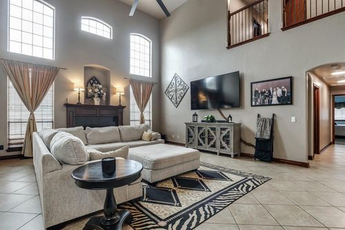 801 Erinova Drive, Yukon, OK, 73099 | Card Image