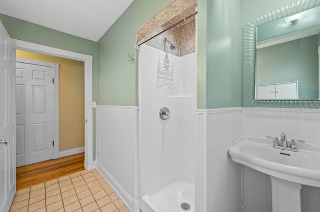 Guest Bathroom | Image 16