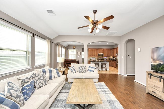 6810 Hunters Trace Ln, House other with 3 bedrooms, 3 bathrooms and 2 parking in Baytown TX | Image 8
