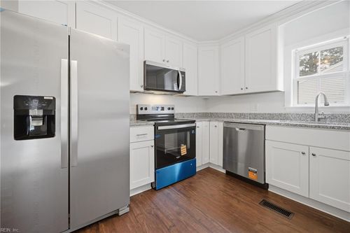 8 Oneal Ct, Portsmouth, VA, 23701-2241 | Card Image