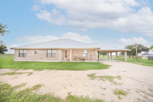 472 County Road 444, Hondo, TX, 78861-5018 | Card Image