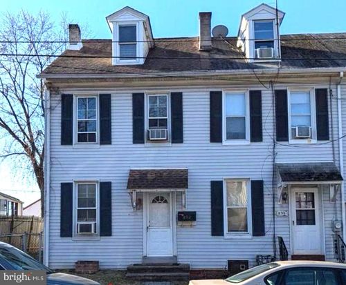 892 Queen St, Pottstown, PA, 19464-6025 | Card Image