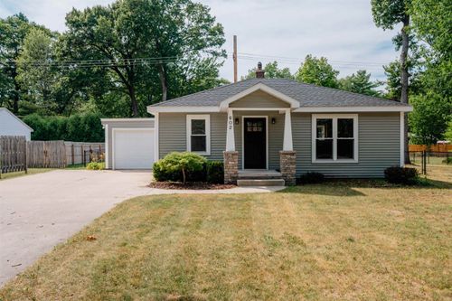 602 Cromwell Dr, Traverse City, MI, 49686-3544 | Card Image