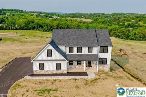 936 Emerald Valley Ln, Bangor, PA, 18013-4459 | Card Image