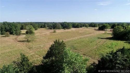 1220 Freedom Way, Ardmore, OK, 73401-9417 | Card Image