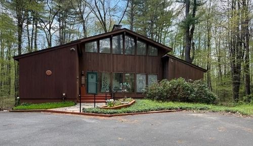 17 Juniper Ln, Amherst, MA, 01002-1227 | Card Image