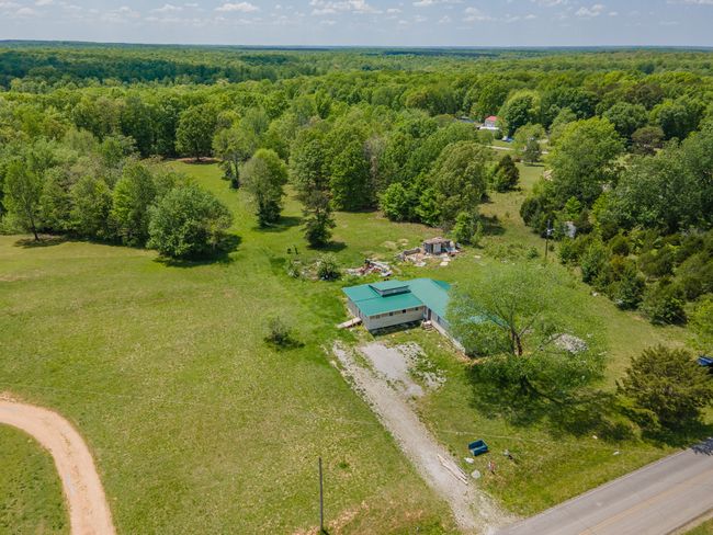 2724 She Boss Rd, House other with 2 bedrooms, 2 bathrooms and 4 parking in Duck River TN | Image 15