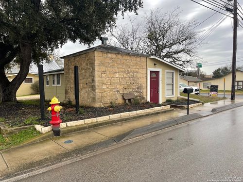 401 E Blanco Rd, Boerne, TX, 78006-2007 | Card Image
