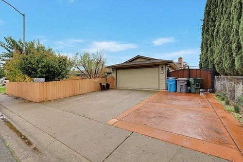 5270 Aspen Way, Olivehurst, CA, 95961-7465 | Card Image