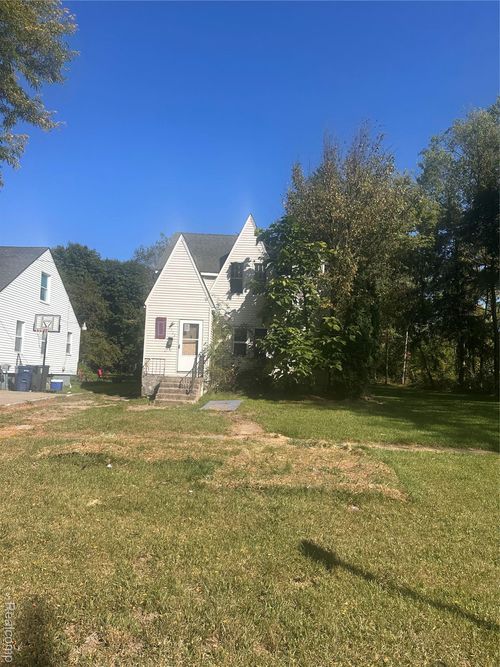 2718 N Chevrolet Ave, Flint, MI, 48504-2846 | Card Image