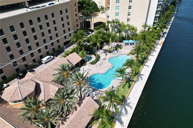 718 - 3330 Ne 190th St, Condo with 3 bedrooms, 3 bathrooms and null parking in Aventura FL | Image 9
