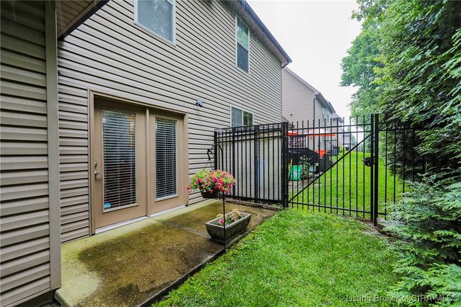 Back gated patio | Image 32
