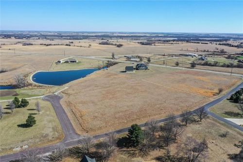 2403 Sw Meadow Lake Dr, Ottawa, KS, 66067-8547 | Card Image