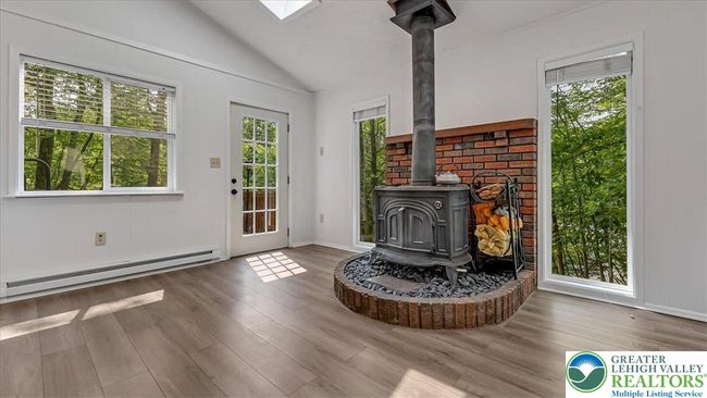 5015 Woodbridge Dr E, House other with 3 bedrooms, 2 bathrooms and null parking in Bushkill PA | Image 4
