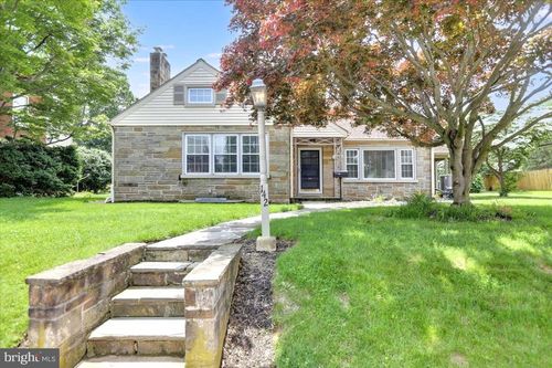 142 W Broad St, NEW HOLLAND, PA, 17557-1212 | Card Image