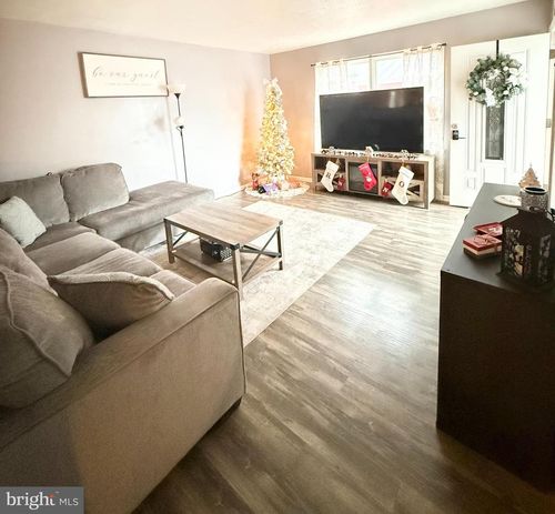 291 Borum St, Strasburg, VA, 22657-2338 | Card Image