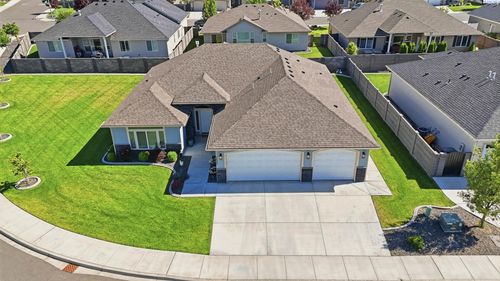 7007 W 28th Ave, Kennewick, WA, 99338-2730 | Card Image