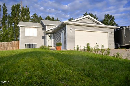 2708 10th Avenue Se, Mandan, ND, 58554 | Card Image