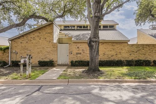 2210 Winter Sunday Way, Arlington, TX, 76012-4943 | Card Image