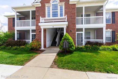 934 W Summerfield Glen Cir, Ann Arbor, MI, 48103-9165 | Card Image