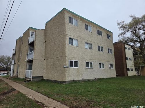 1245 12th Ave Sw, Moose Jaw, SK, S6H6H5 | Card Image