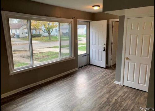 1761 E Evelyn Ave, Hazel Park, MI, 48030-2307 | Card Image