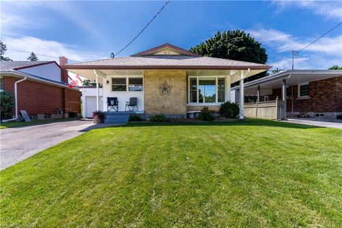 633 Krug St, Kitchener, ON, N2B1L9 | Card Image
