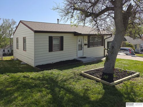 8029 Main St, Ralston, NE, 68127-3723 | Card Image