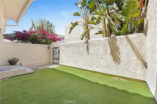 6223 Nita Ave, Woodland Hills, CA, 91367-1822 | Card Image