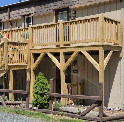 a101-103 Lower Holiday Ln, Beech Mountain, NC, 28604-6770 | Card Image