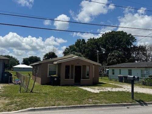 1403 Avenue M, Fort Pierce, FL, 34950-3289 | Card Image