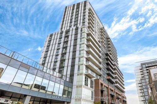 807-38 Honeycrisp Cres, Concord, ON, L4K0M8 | Card Image