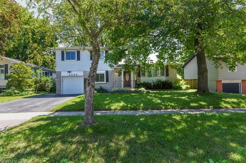 2506 Bridge Rd, Oakville, ON, L6L2H2 | Card Image