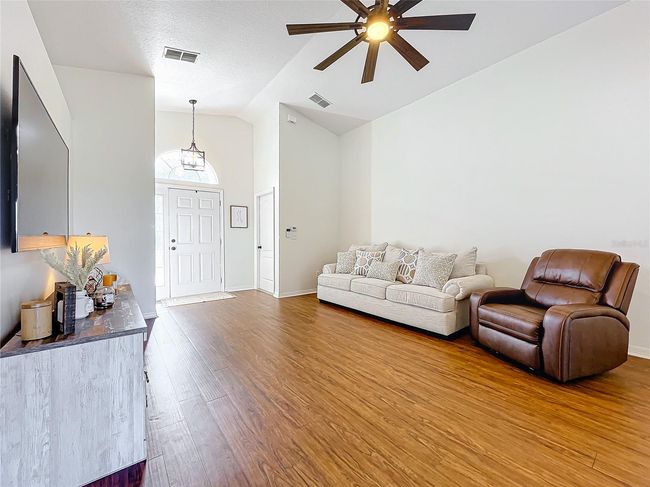 865 Scenic View Cir, House other with 3 bedrooms, 2 bathrooms and null parking in Minneola FL | Image 9