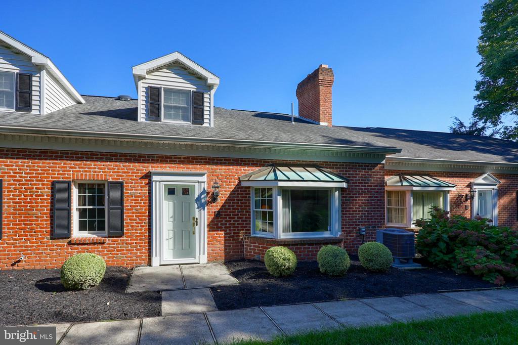 Wyntre Brooke Dr, York, PA 17403