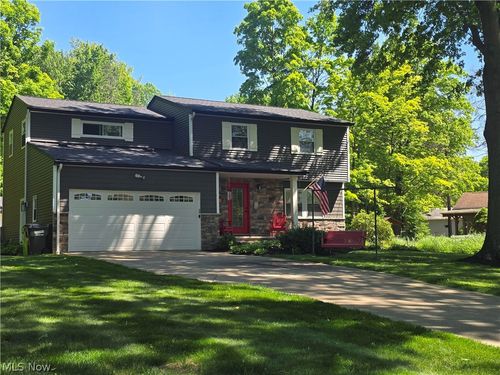 9443 Ledge Acres Dr, Macedonia, OH, 44056-1031 | Card Image
