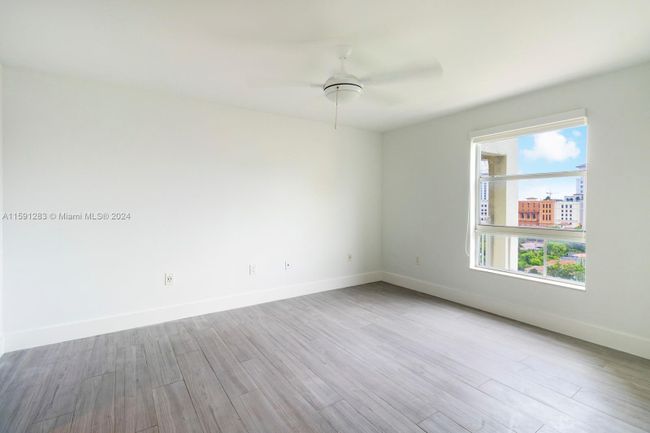 1007 - 2351 Douglas Rd, Condo with 2 bedrooms, 2 bathrooms and null parking in Miami FL | Image 12