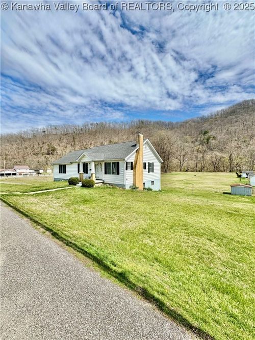 129 Riverside Dr W, Madison, WV, 25130-1117 | Card Image