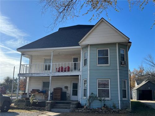 504 N Jefferson Ave, Iola, KS, 66749-2216 | Card Image