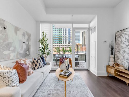 th-13-30 Roehampton Ave, Toronto, ON, M4P0B9 | Card Image