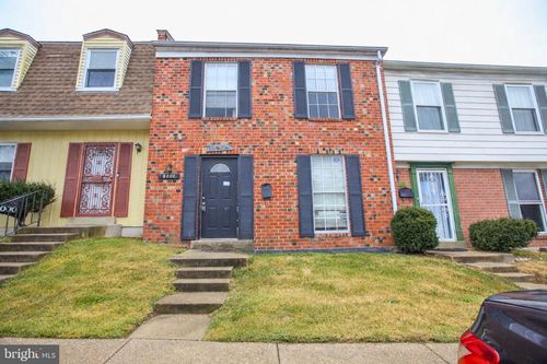 9002 Continental Pl, HYATTSVILLE, MD, 20785-4732 | Card Image