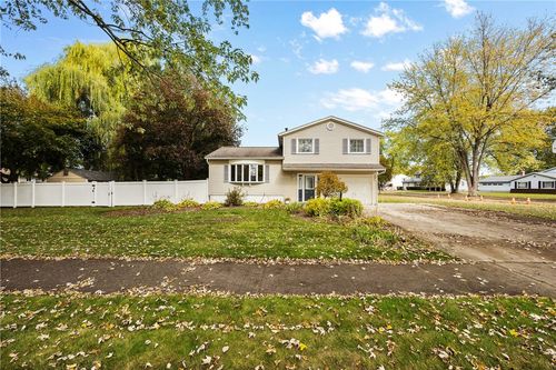 4 Courtright Ln, Gates, NY, 14624-2202 | Card Image