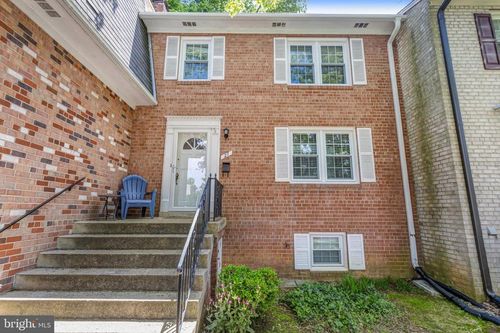 27 S Abingdon St, Arlington, VA, 22204-1328 | Card Image