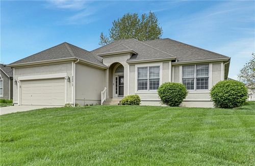 24012 Augusta Ct, Paola, KS, 66071-5706 | Card Image