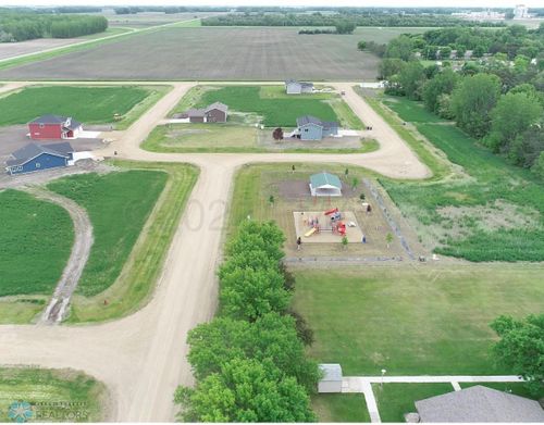 210 Pine Dr, Hankinson, ND, 58041-4468 | Card Image