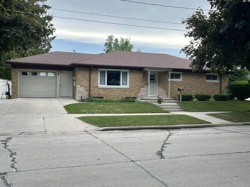 2504 S 8 Street, Manitowoc, WI, 54220 | Card Image