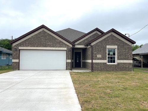 304 Avenue D, Ennis, TX, 75119-6828 | Card Image